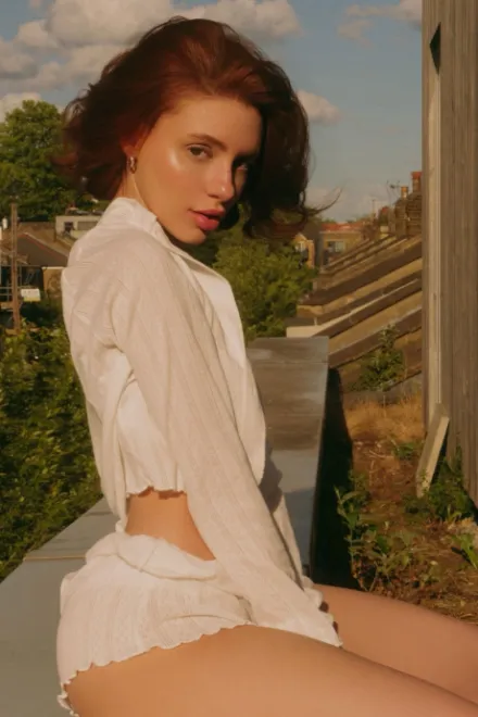 Redhead Brazilian escort in Bond Street - Fire - image 10