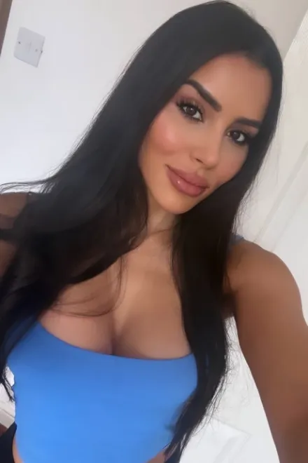 Brunette Brazilian escort in South Kensington - Roslyn - image 13