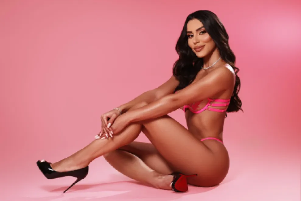 Brunette Brazilian escort in South Kensington - Roslyn - image 11