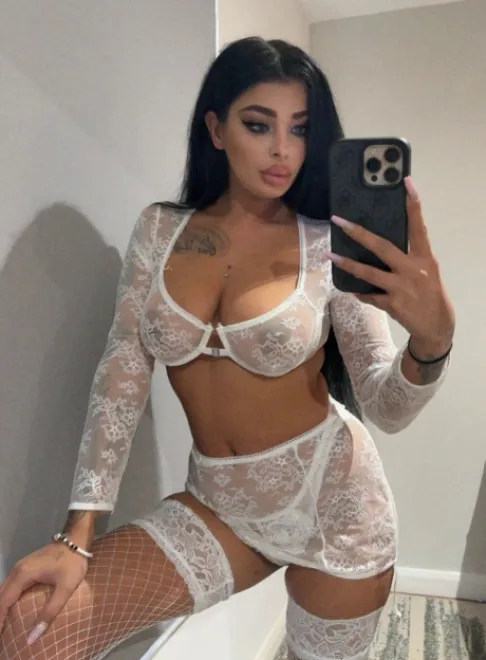 Brunette Eastern European escort in Paddington - Sol - image 20