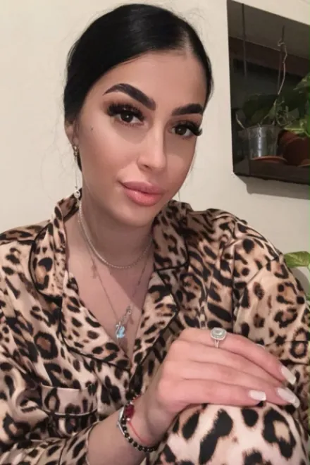 Brunette Eastern European escort in Marylebone - Aliya - image 14
