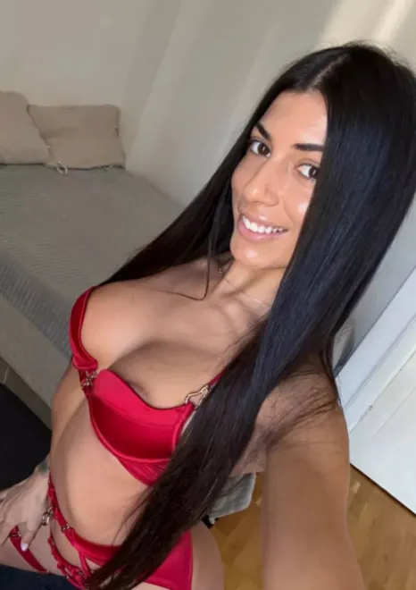 Brunette Eastern European escort in Bayswater - Yanna - image 14