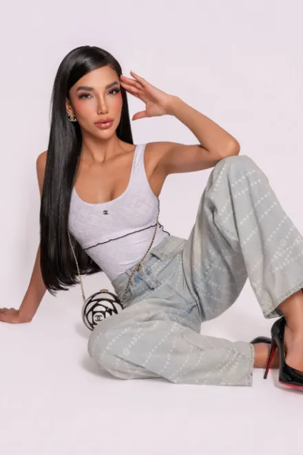 Brunette Brazilian escort in High Street Kensington - Vega - image 13
