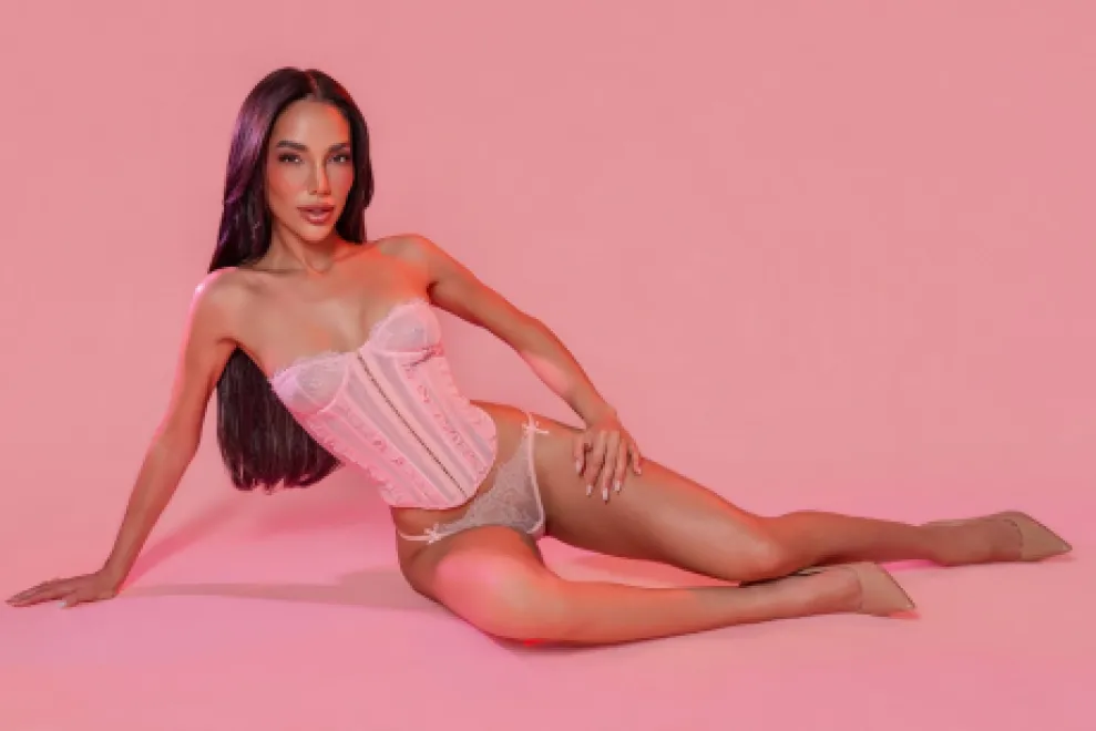 Brunette Brazilian escort in High Street Kensington - Vega - image 15