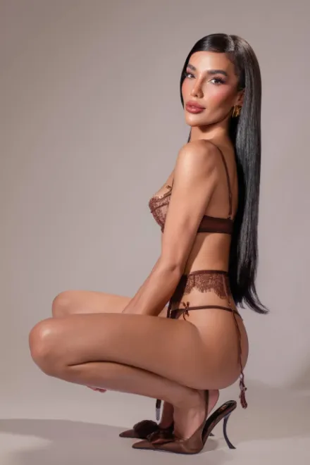 Brunette Brazilian escort in High Street Kensington - Vega - image 14