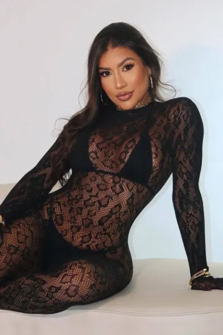 Brunette Brazilian escort in High Street Kensington - Herbal  - image 3
