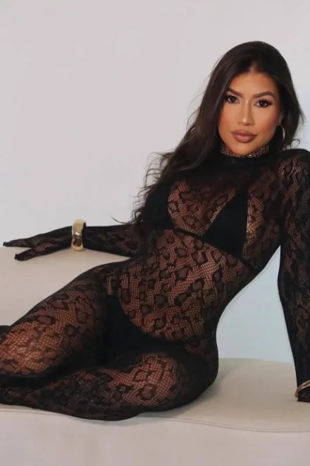 Brunette Brazilian escort in High Street Kensington - Herbal  - image 4