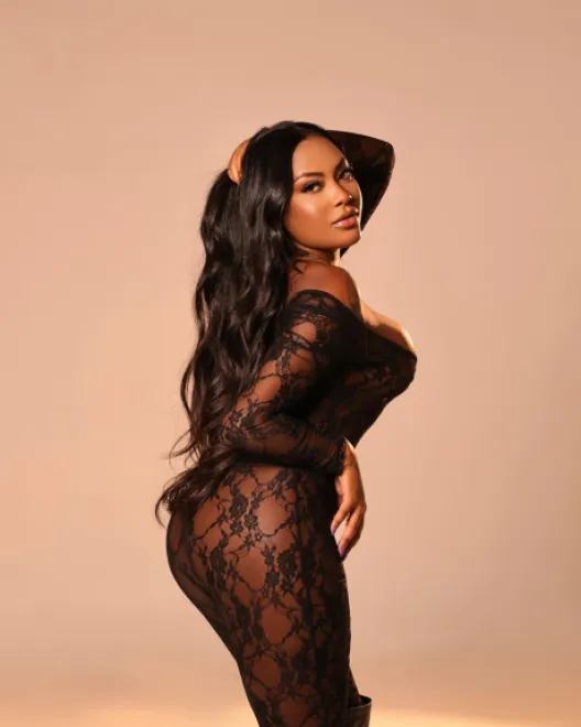 Brunette Brazilian escort in Gloucester Road - Rabela - image 5