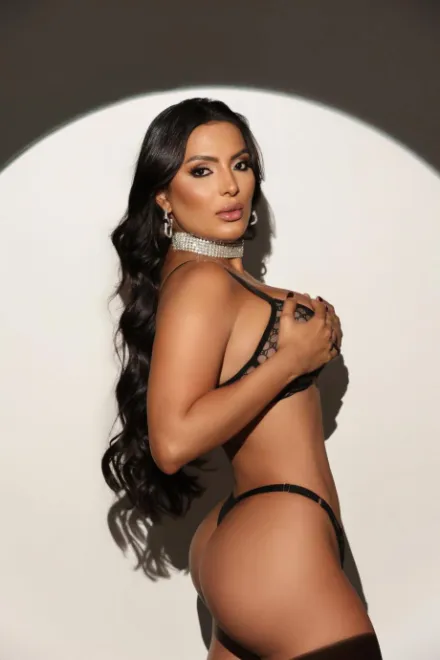 Brunette Brazilian escort in Gloucester Road - Tetty - image 3