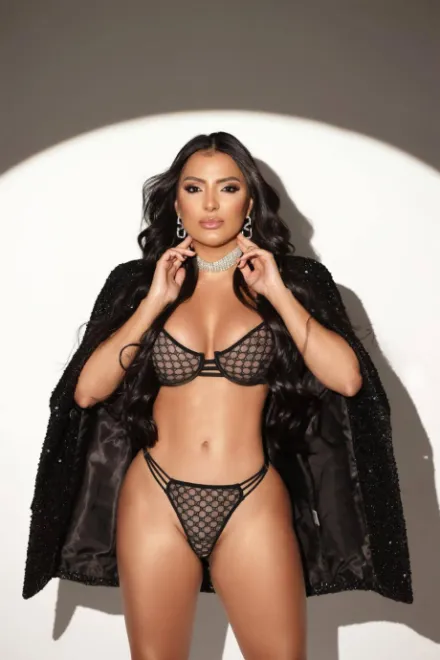 Brunette Brazilian escort in Gloucester Road - Tetty - image 9