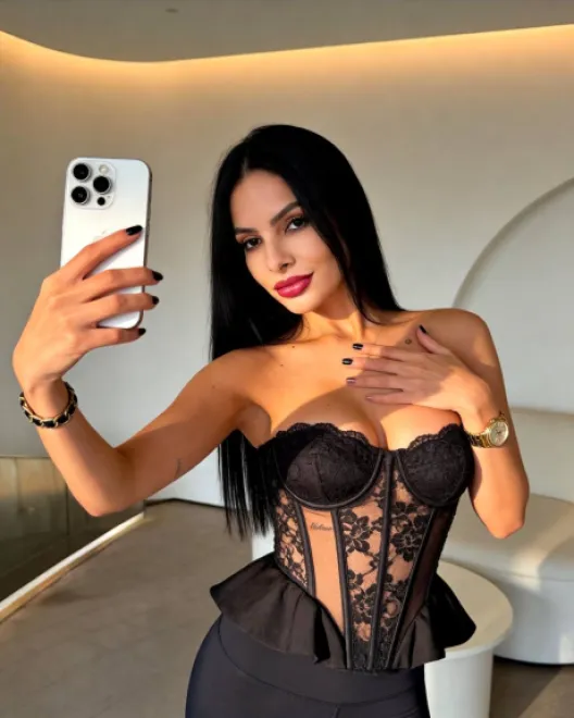 Brunette Brazilian escort in Knightsbridge - Delmar - image 11