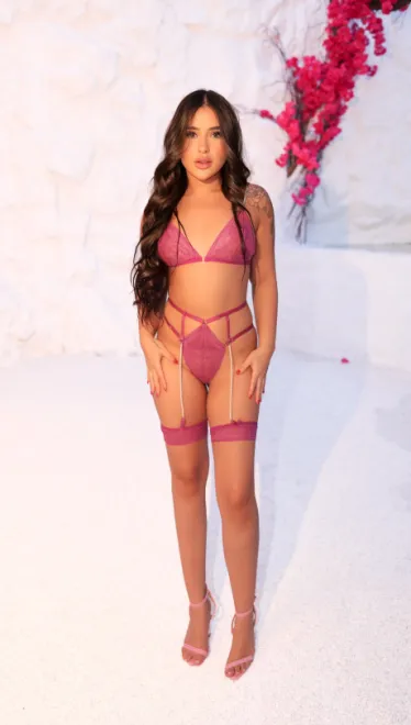 Brunette Brazilian escort in Gloucester Road - Bazette - image 3