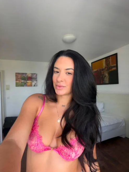 Brunette Brazilian escort in West Kensington - Bernarda - image 6