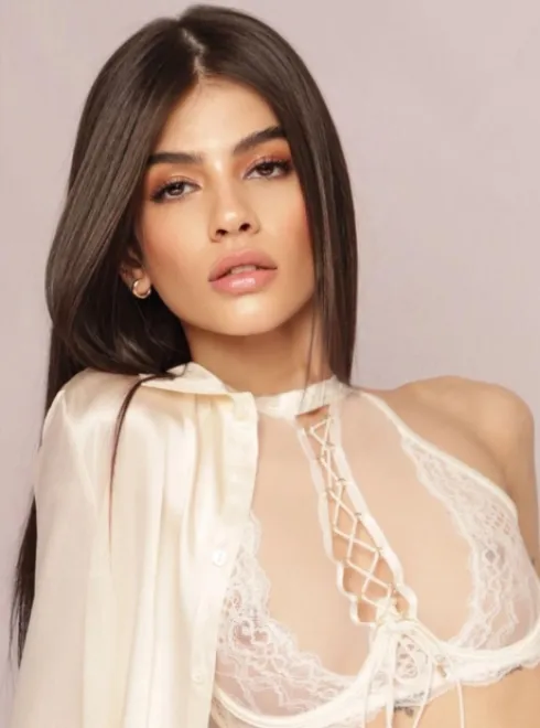 Brunette Brazilian escort in Earl's Court - Malina - image 5