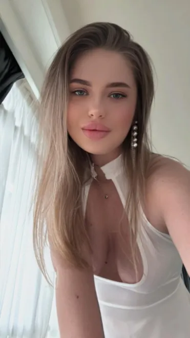 Blonde Russian escort in High Street Kensington - Baronessa - image 13