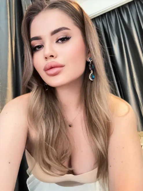 Blonde Russian escort in High Street Kensington - Baronessa - image 15