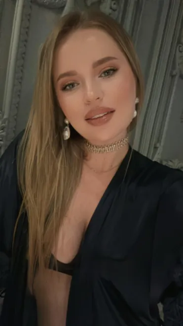 Blonde Russian escort in High Street Kensington - Baronessa - image 14