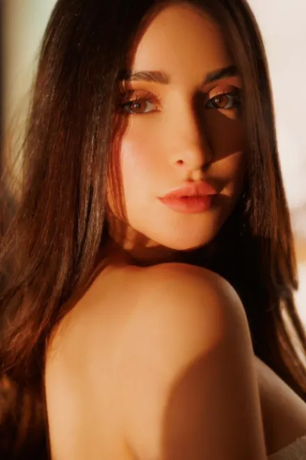 Brunette Brazilian escort in Earl's Court - Hora - image 4
