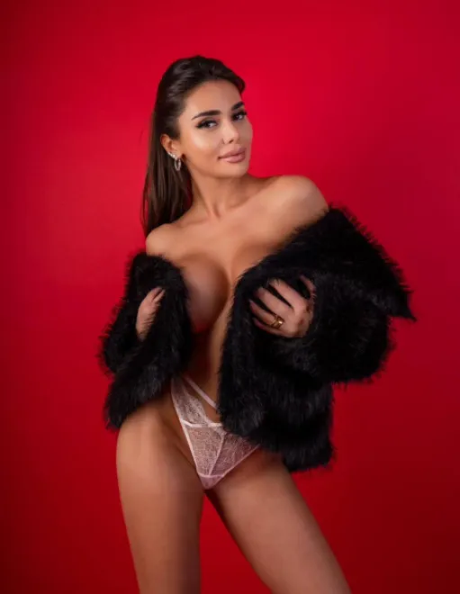 Brunette Russian escort in Edgware Road - Alba - image 4