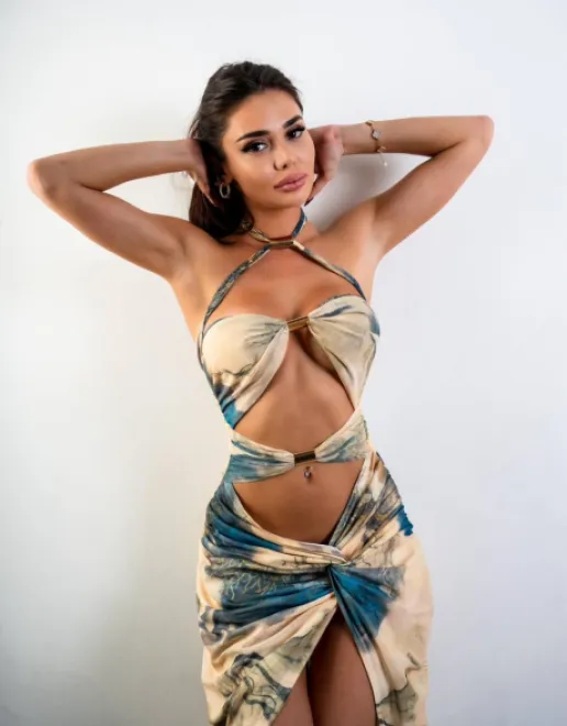 Brunette Russian escort in Edgware Road - Alba - image 8