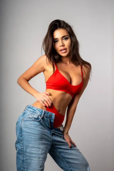 Brunette Russian escort in Edgware Road - Alba - image 11