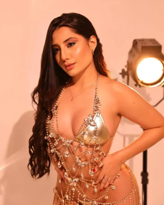Brunette Brazilian escort in Earl's Court - Nobara - image 10