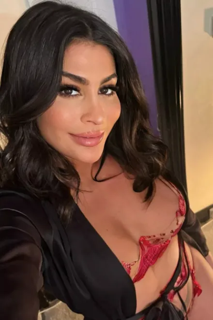 Brunette French escort in South Kensington - Nour - image 19