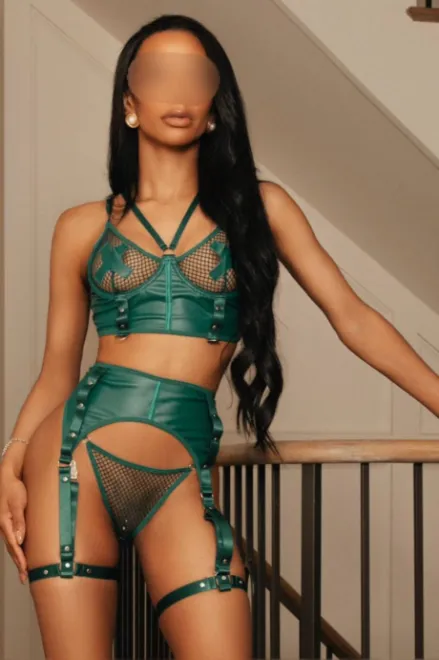 Brunette Brazilian escort in Great Portland Street - Tigress - image 10
