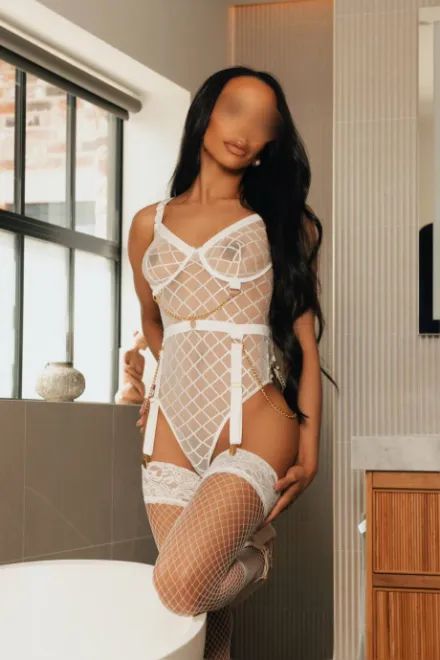 Brunette Brazilian escort in Great Portland Street - Tigress - image 7