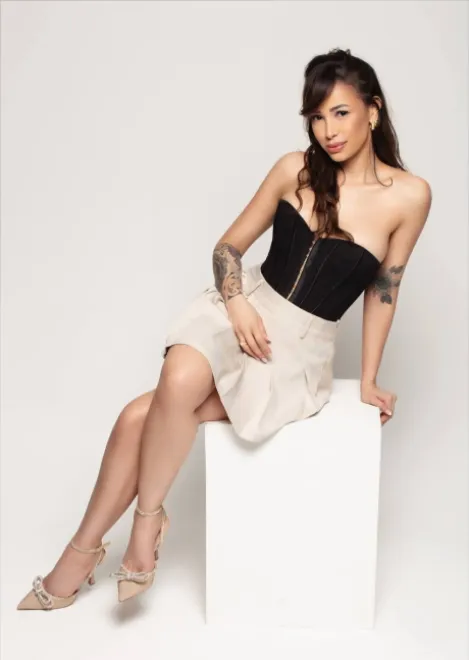 Brunette Brazilian escort in Camden Town - Ozelia - image 10