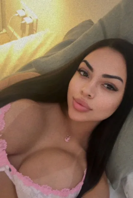Brunette Brazilian escort in Earl's Court - Lirema - image 12