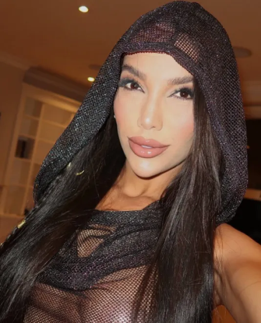 Brunette Brazilian escort in High Street Kensington - Vega - image 15