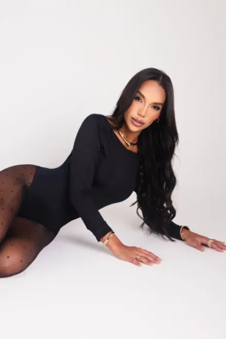 Brunette Brazilian escort in High Street Kensington - Vega - image 13