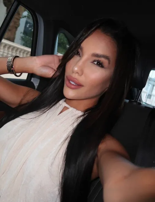 Brunette Brazilian escort in High Street Kensington - Vega - image 17