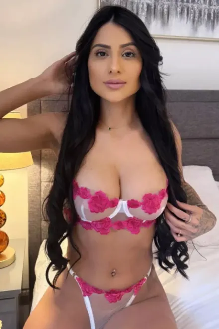 Brunette Brazilian escort in Bond Street - Rudi - image 4