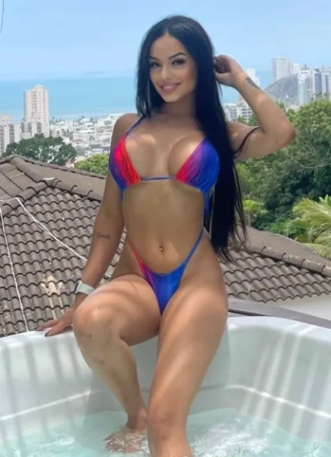 Brunette Brazilian escort in Earl's Court - Flower - image 4