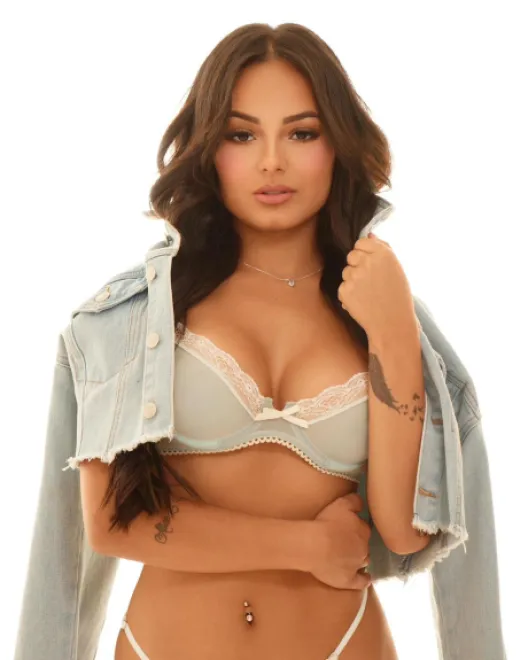 Brunette Brazilian escort in Earl's Court - Flower - image 6