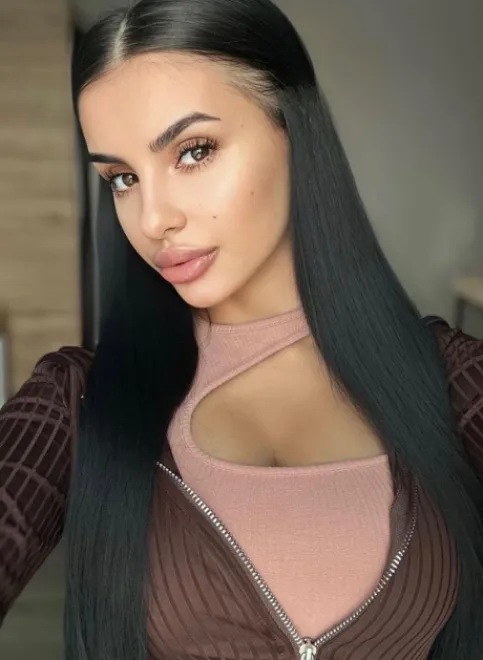 Brunette Eastern European escort in Knightsbridge - Venus - image 18
