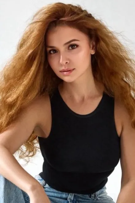 Brunette Russian escort in Earl's Court - Alina - image 2
