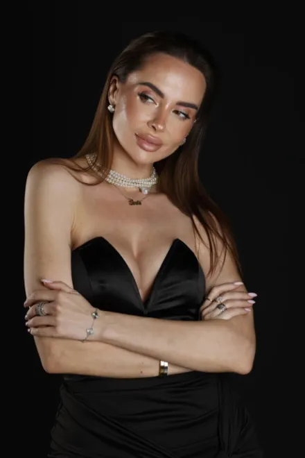Brunette Russian escort in South Kensington - Alsu - image 6