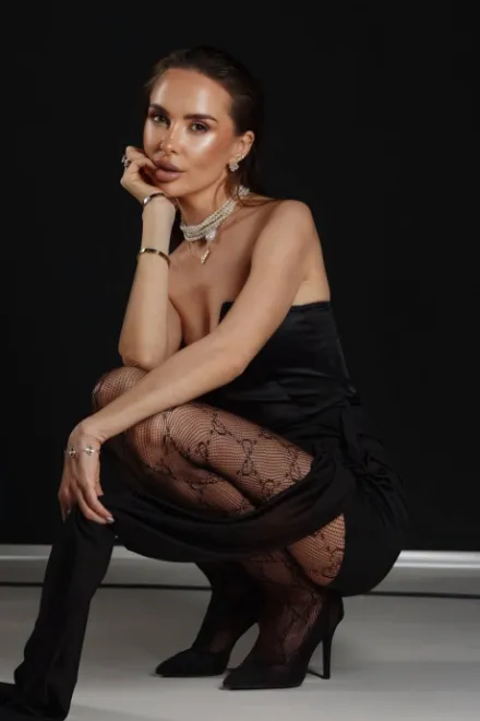 Brunette Russian escort in South Kensington - Alsu - image 14