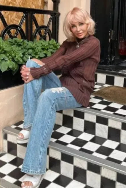 Blonde Russian escort in Earl's Court - Ksenia - image 12