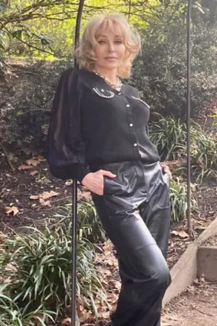 Blonde Russian escort in Earl's Court - Ksenia - image 15