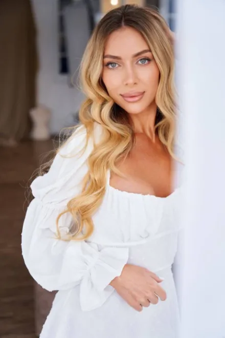 Blonde Ukrainian escort in South Kensington - Mityana - image 14
