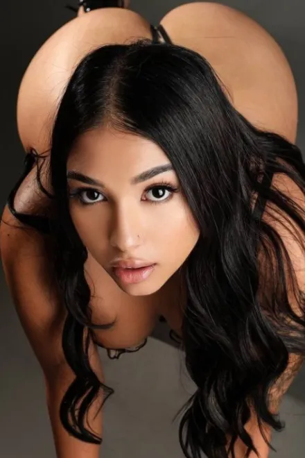 Brunette Spanish escort in West Kensington - Becasu - image 2