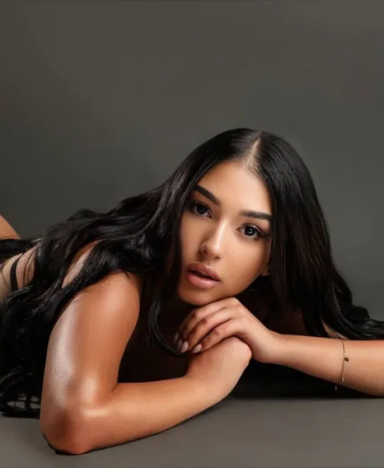 Brunette Spanish escort in West Kensington - Becasu - image 10