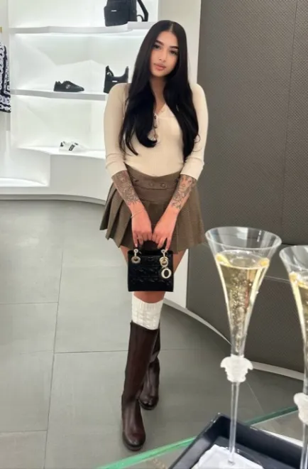 Brunette Spanish escort in West Kensington - Becasu - image 13