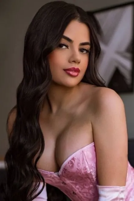 Brunette Brazilian escort in Marylebone - Mynthon - image 2