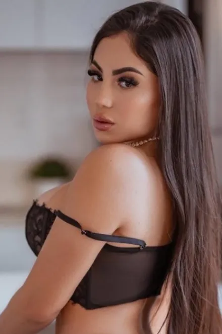 Brunette Brazilian escort in Marylebone - Lavresco - image 2