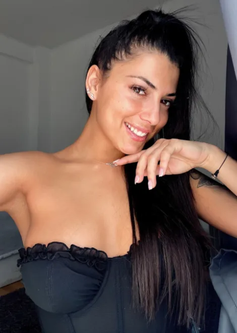 Brunette Eastern European escort in Bayswater - Yanna - image 13